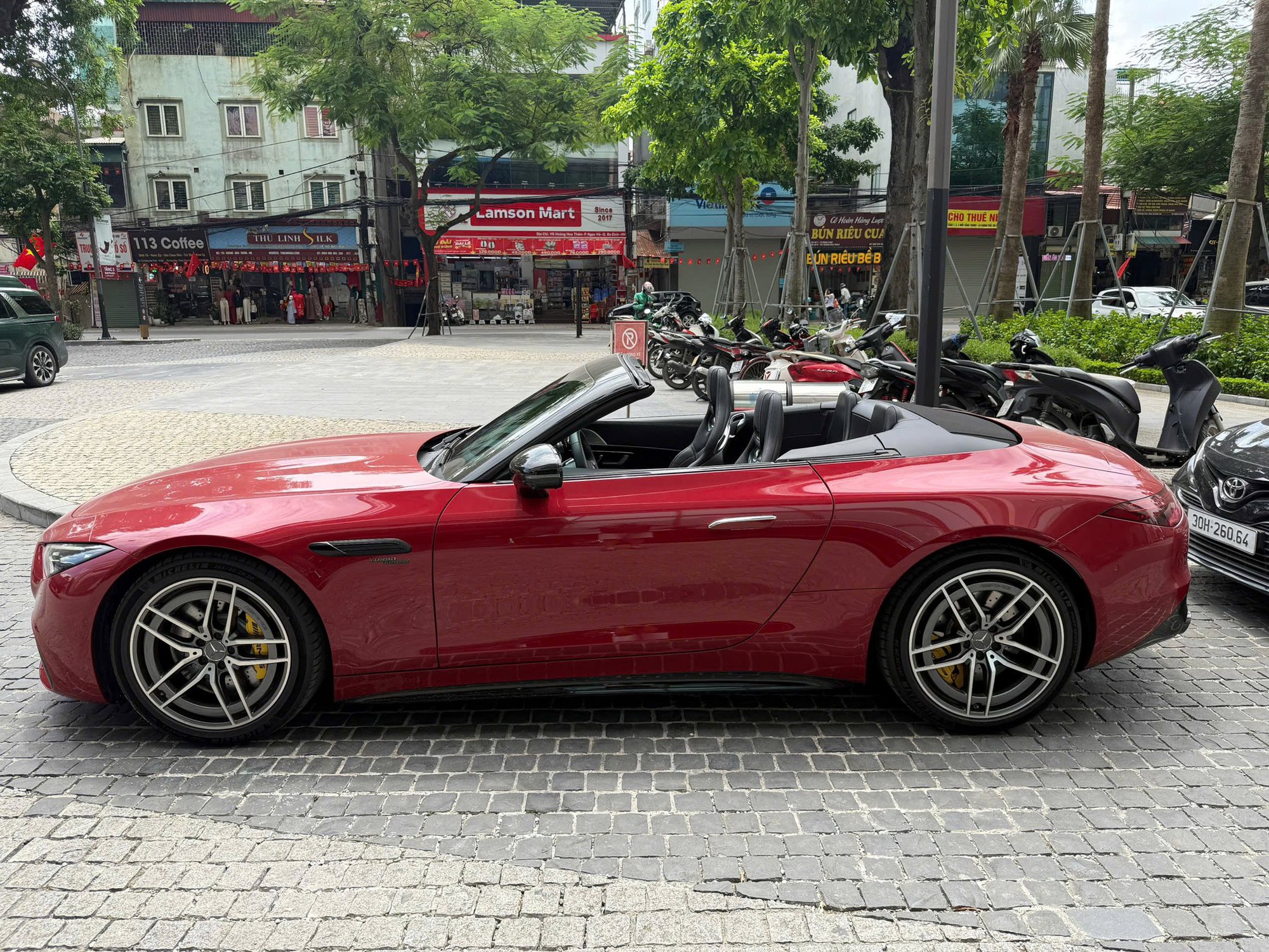 Rao Mercedes-AMG SL 43 ‘siêu lướt’ giá 5,9 tỷ đồng, người bán cho biết ra biển hết 7,2 tỷ, mới lăn bánh hơn 500km - Ảnh 2