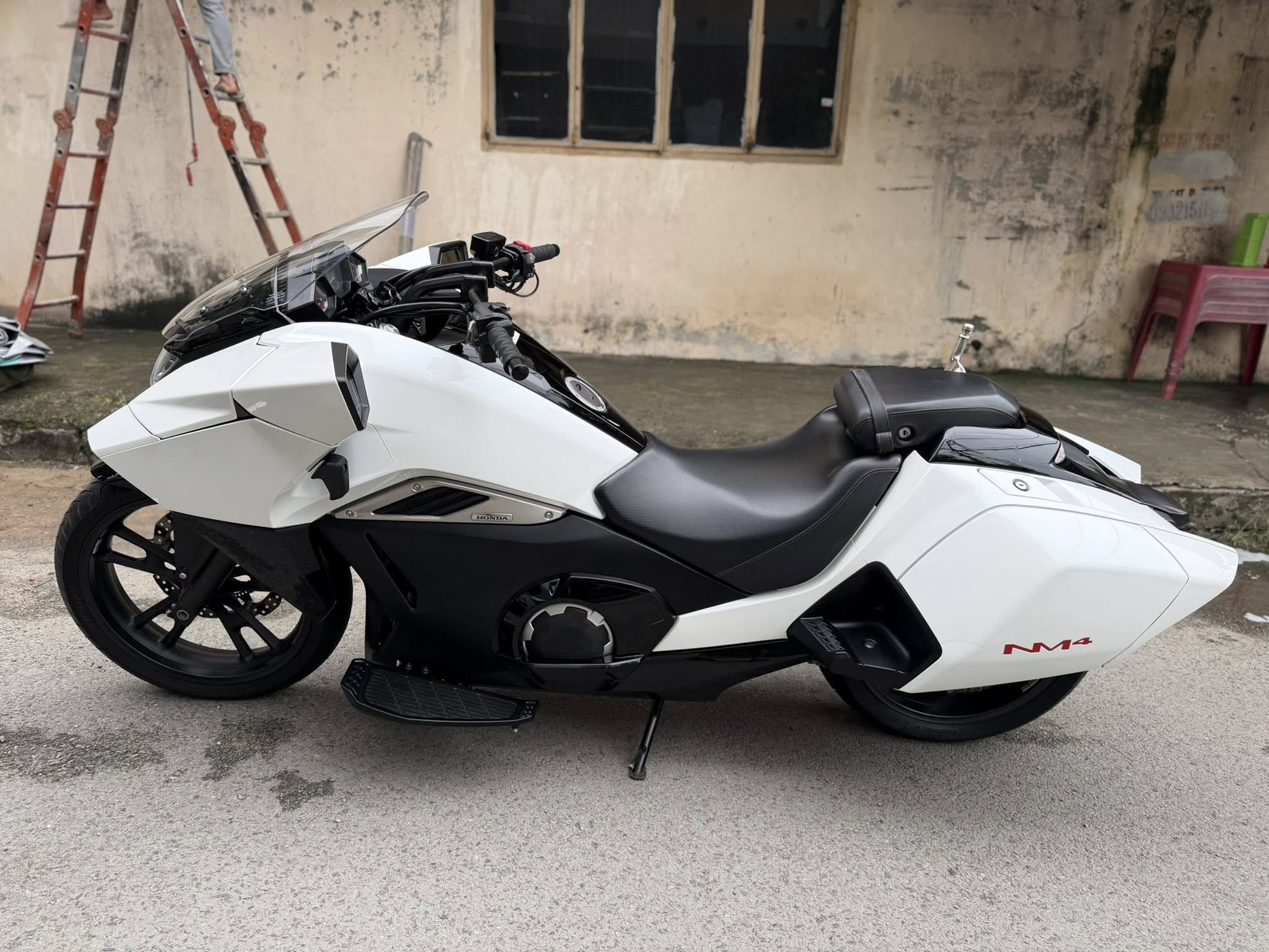 Xe tay ga 'phi thuyền' của Honda đang được rao bán ở Việt Nam, dùng chung một thứ với xe dẫn đoàn CSGT - Ảnh 2