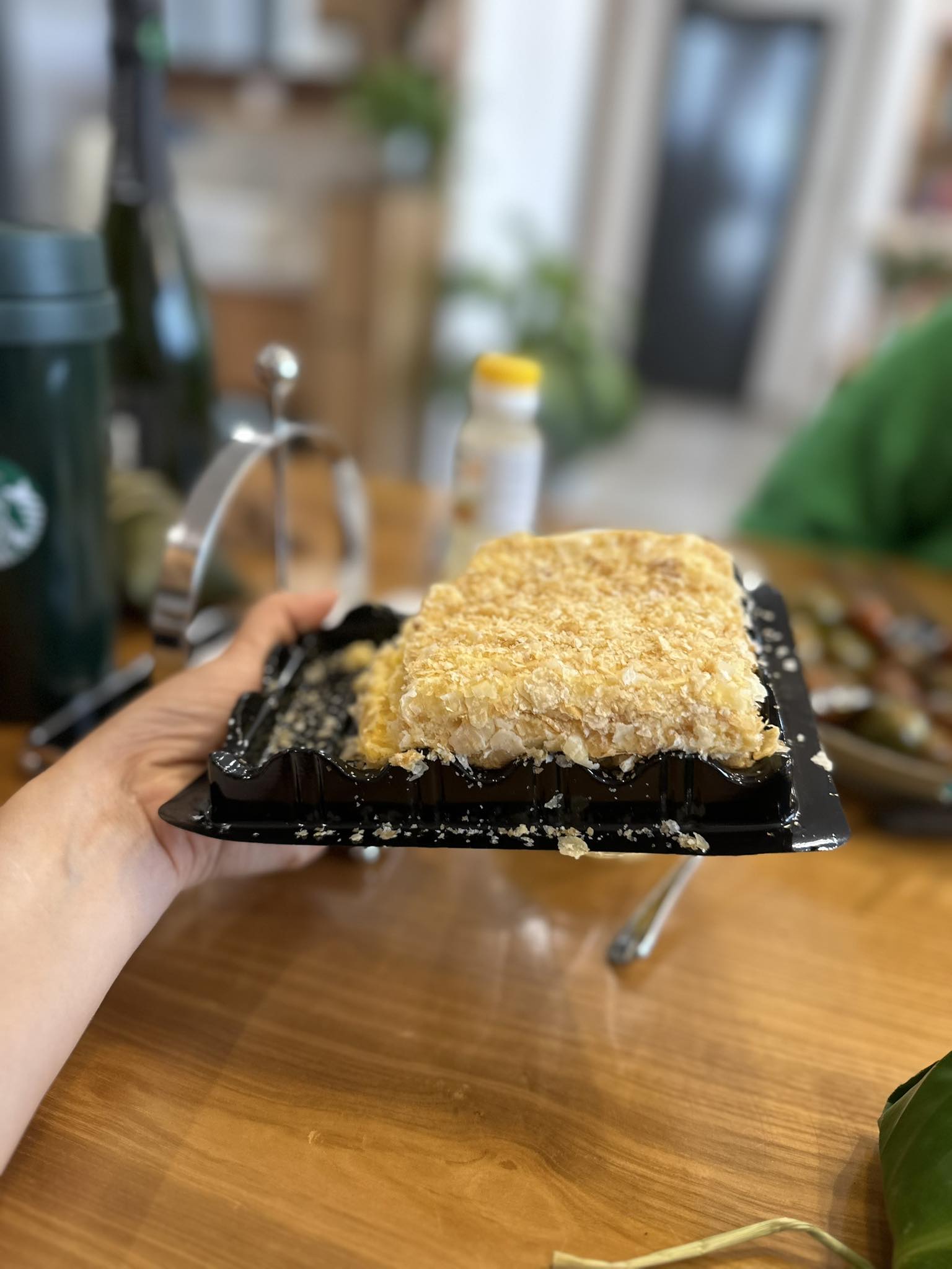 Chiếc bánh 85.000 khiến 2000 người "chầu chực" chờ mua ở Hà Nội - Ảnh 2