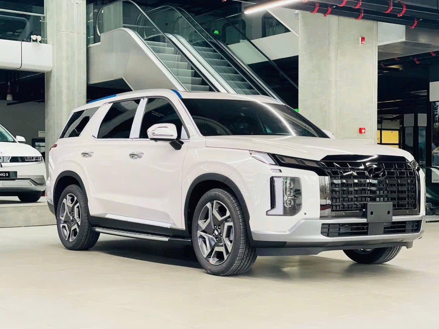 Hyundai Palisade tiếp tục ưu đãi ‘khủng’: Giảm 200 triệu tiền mặt, xuống cạnh tranh với Everest, Fortuner - Ảnh 1