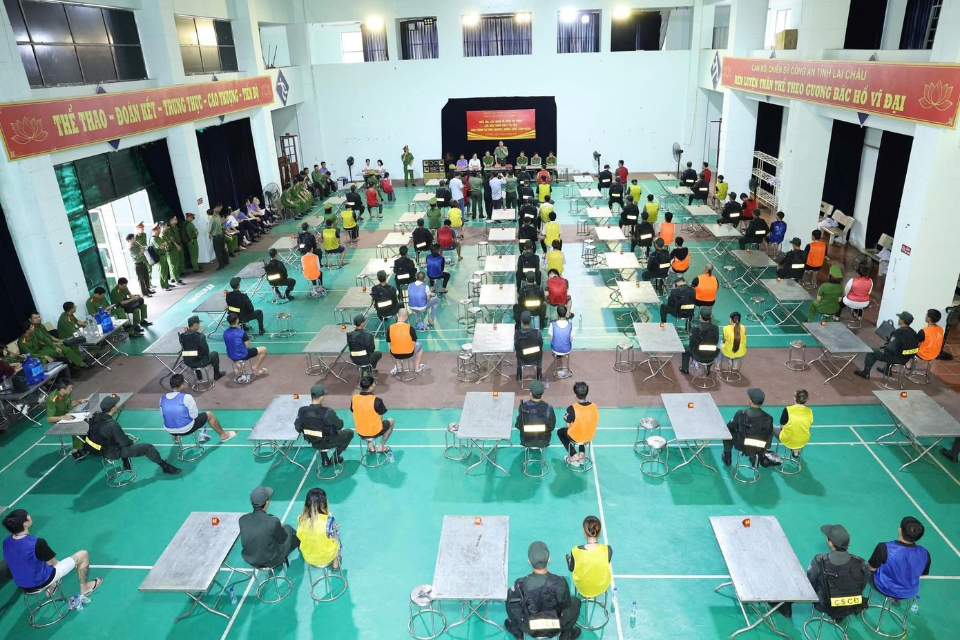 Thủ tướng gửi thư khen Công an tỉnh Lai Châu về chiến công triệt phá đường dây lừa đảo quy mô lớn - Ảnh 2