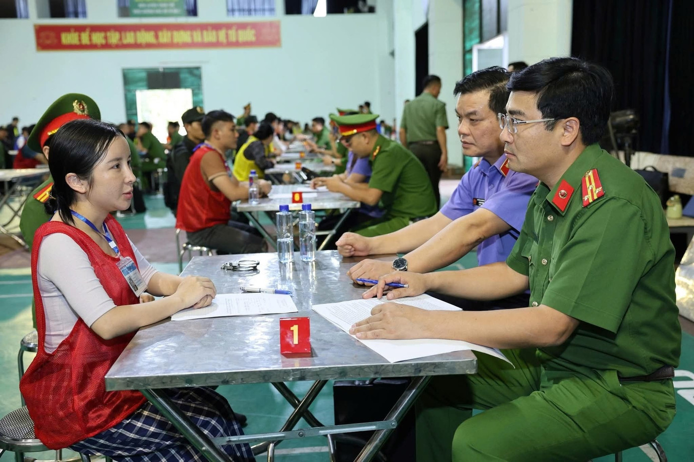 Thủ tướng gửi thư khen Công an tỉnh Lai Châu về chiến công triệt phá đường dây lừa đảo quy mô lớn - Ảnh 3