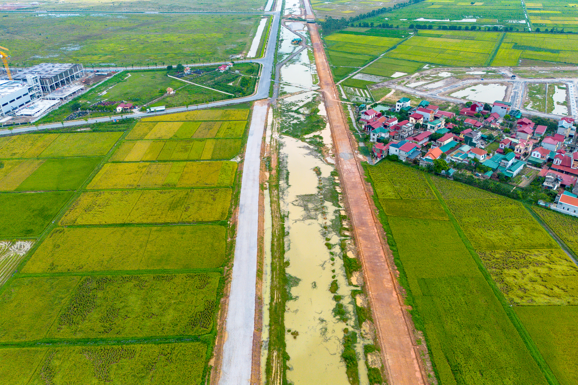 Toàn cảnh tuyến đường vành đai 85.000 tỷ ở Bắc Ninh: Nhiều đoạn đã trải nhựa, sẽ hoàn thành sau 2 tháng - Ảnh 6