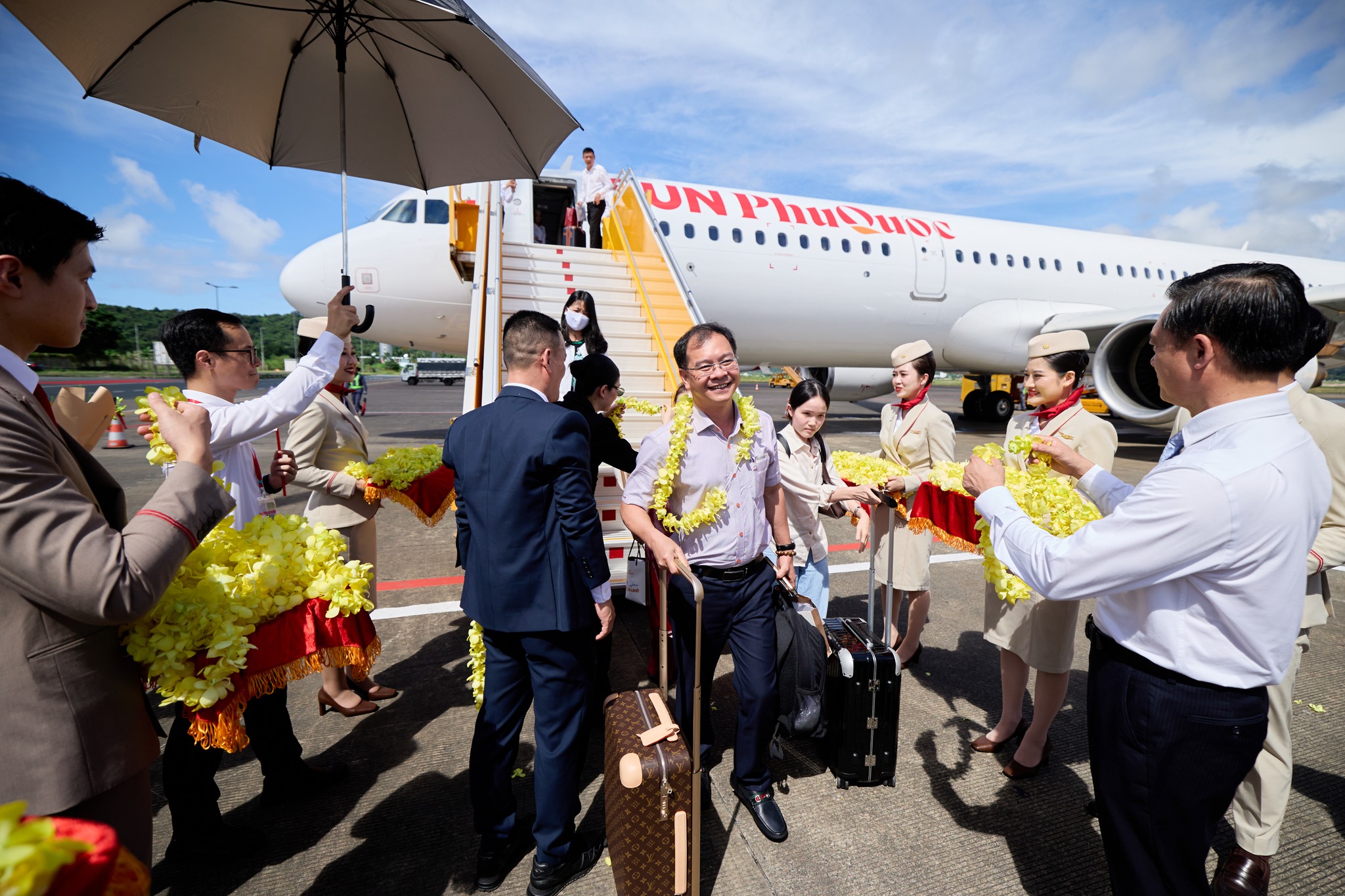 Tàu điện, hàng không và những pha ‘chơi lớn’ của Vingroup, Sun Group để kết nối dự án tỷ USD - Ảnh 7