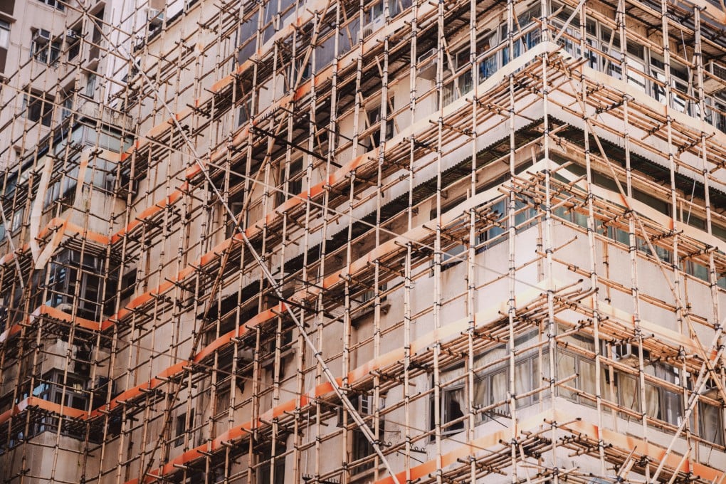 Cận cảnh giàn giáo làm bằng tre bên ngoài tòa chung cư hàng chục tầng: Vì sao đến giờ vẫn được sử dụng? - Ảnh 7