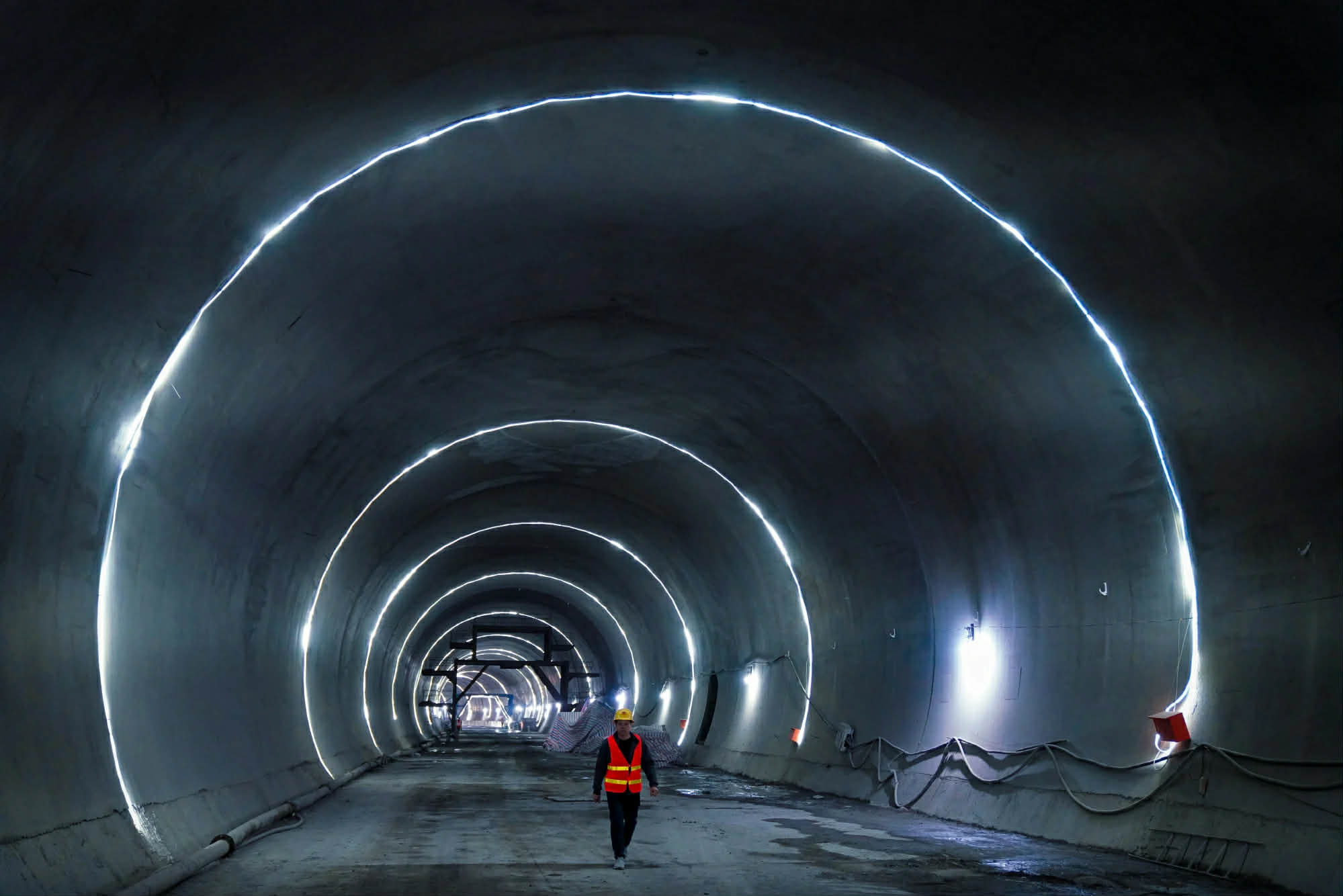 Chưa từng có: Đường sắt cao tốc 350 km/h đi xuyên hang động, hàng trăm cột đá sắc nhọn được AI đào hầm, sắp thay đổi hoàn toàn công nghệ xây dựng - Ảnh 2