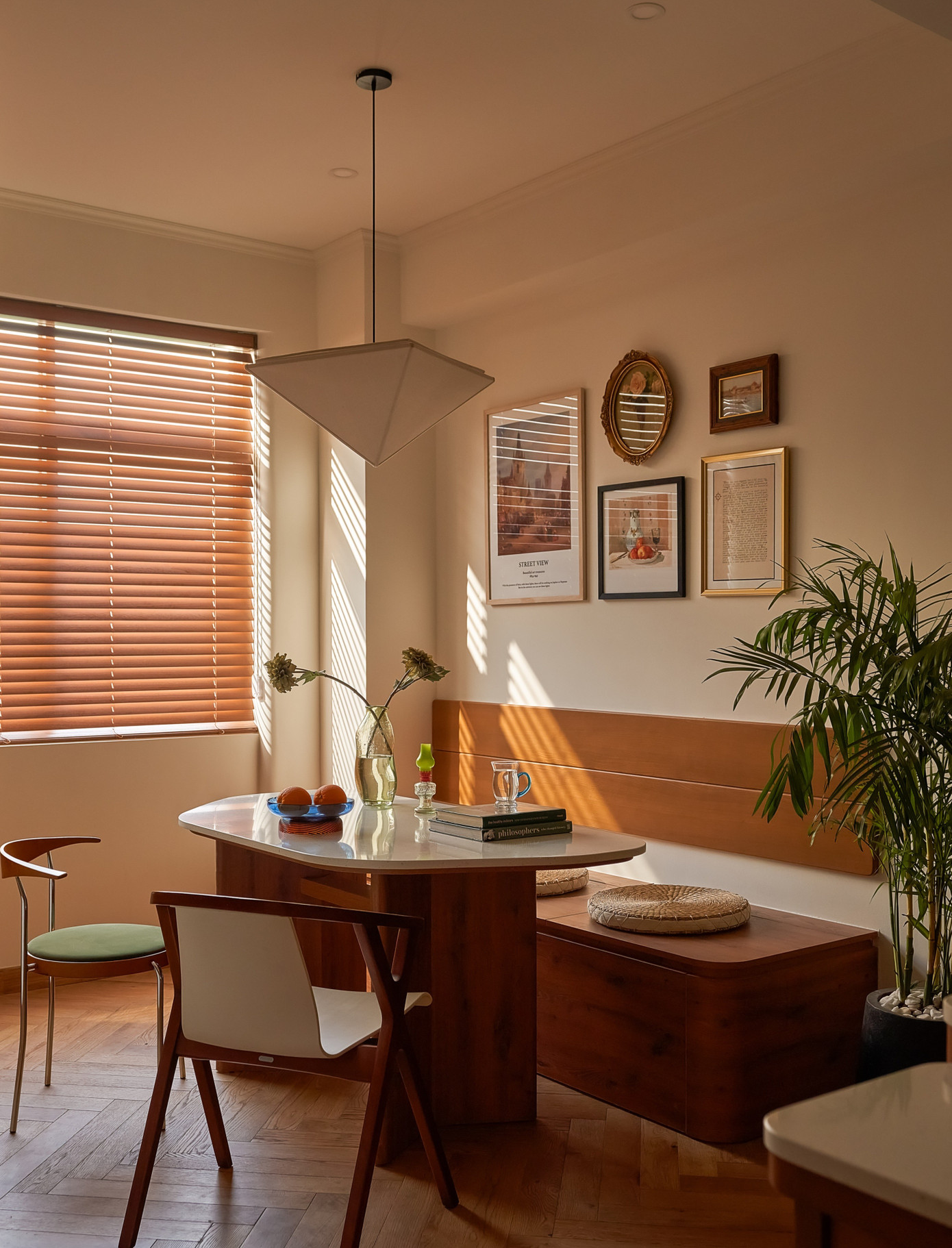 Căn hộ 130m2 được lấy cảm hứng từ những nếp gấp của gỗ - Ảnh 9