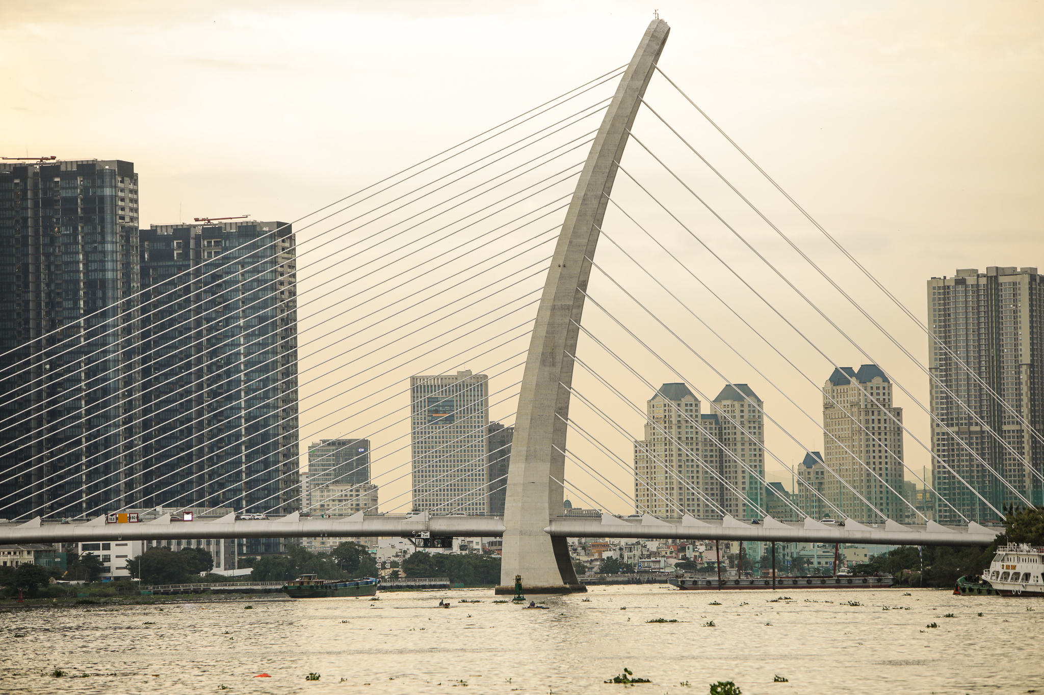 Tàu điện, hàng không và những pha ‘chơi lớn’ của Vingroup, Sun Group để kết nối dự án tỷ USD - Ảnh 8