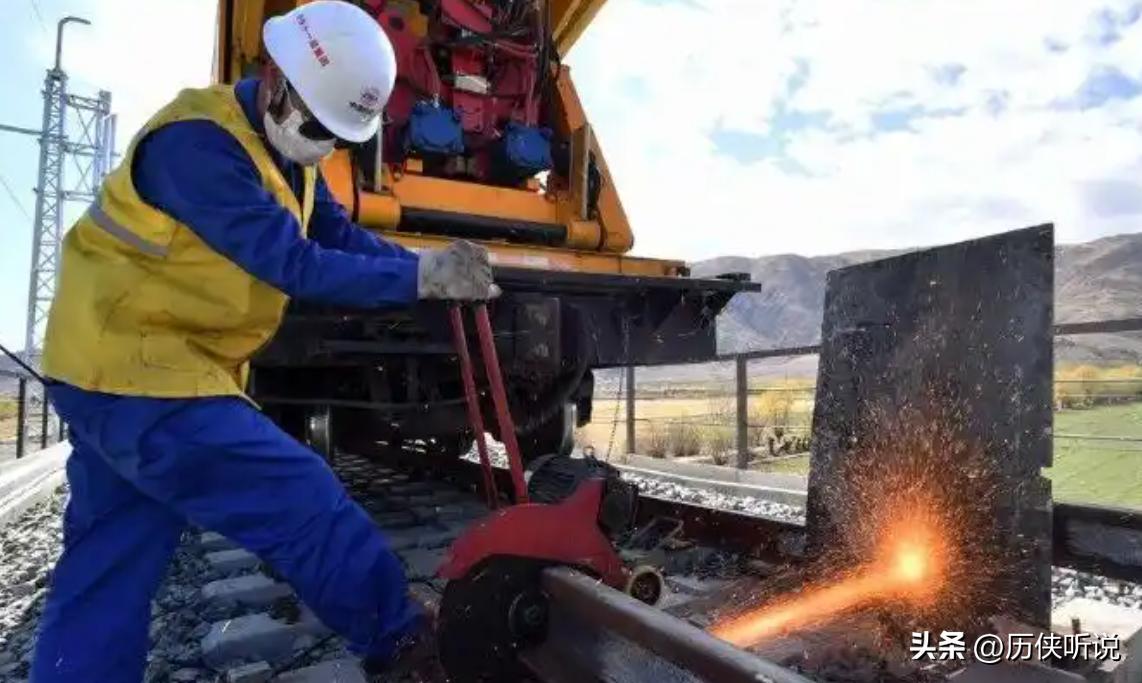 Trung Quốc chi số tiền khủng chôn 15.000 thanh sắt dọc tuyến đường sắt: Hóa ra họ chính là "bậc thầy" - Ảnh 1