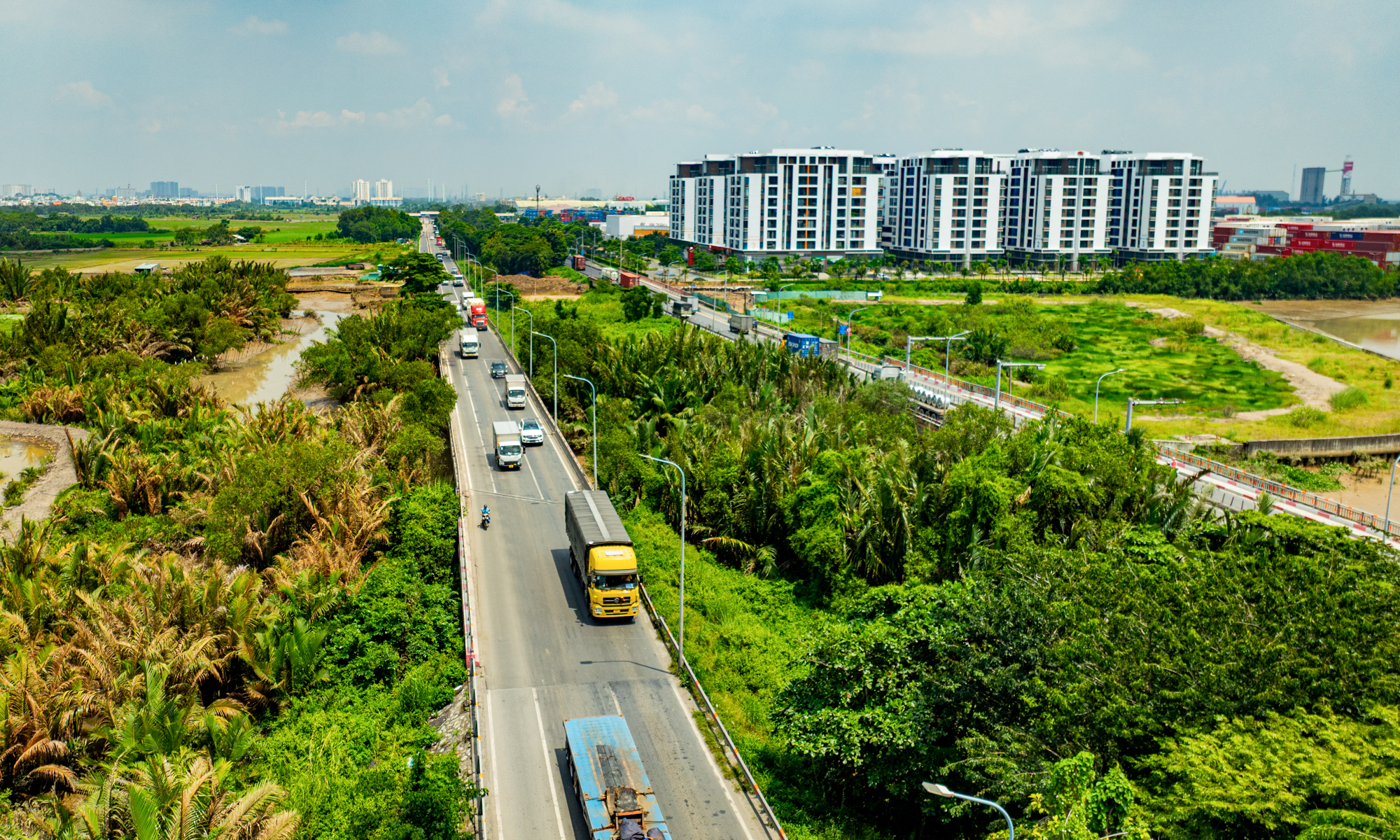 TP.HCM: Đoạn đường dài 8 km nhưng có hơn 10.000 căn hộ chung cư, nối cảng lớn nhất với sân bay rộng nhất Việt Nam - Ảnh 8
