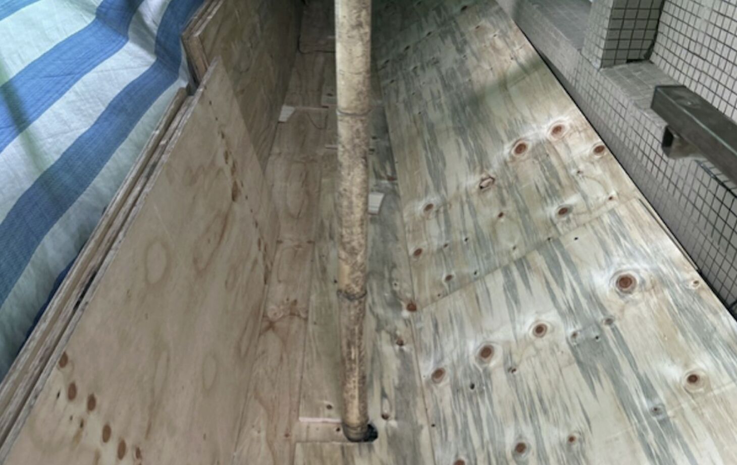 2 điểm cực kỳ bất thường trong tòa nhà cháy ở Hong Kong (Trung Quốc) - Ảnh 4