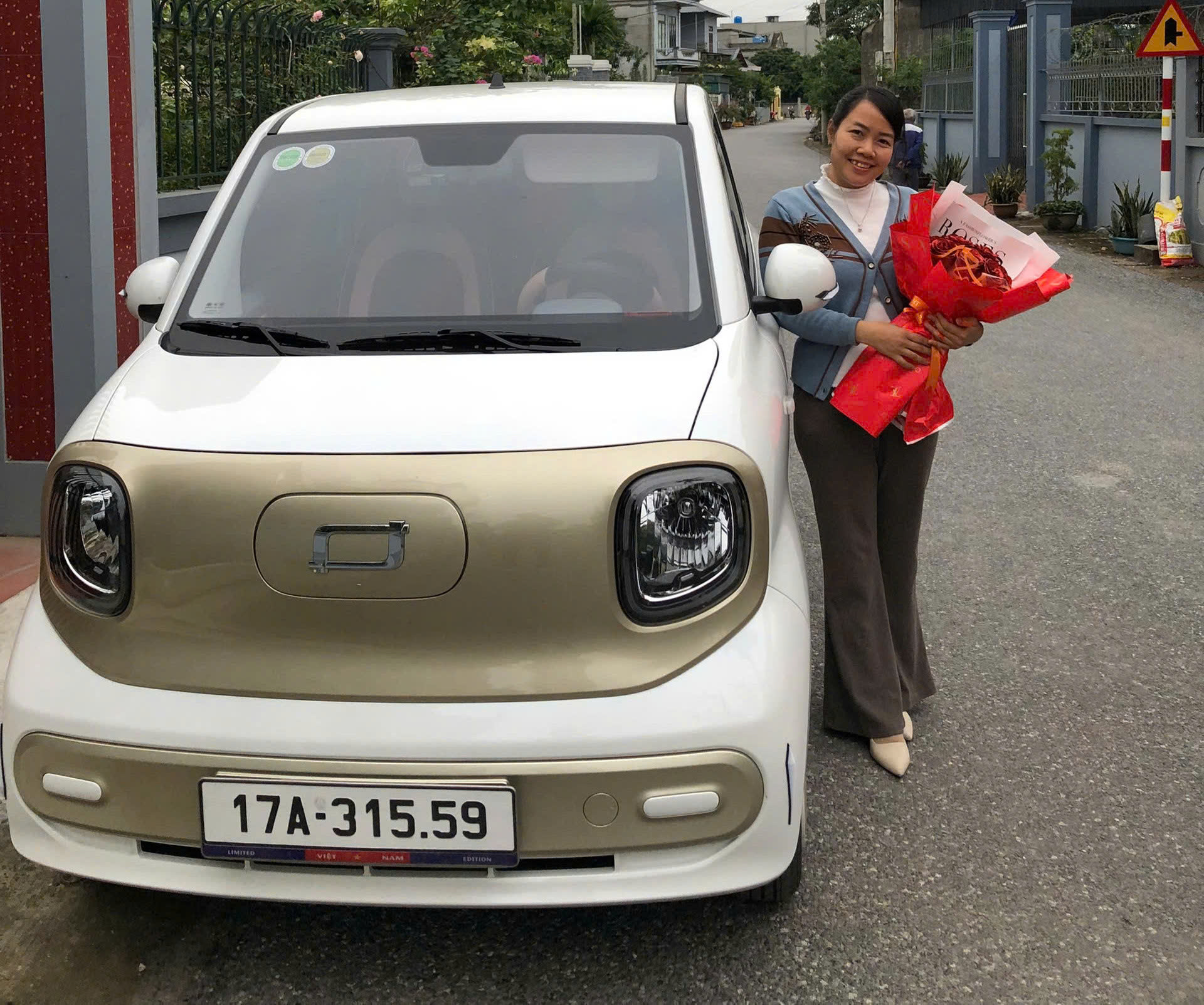 Cô giáo tìm thấy 'nhịp sống mới' mỗi ngày đến lớp với xe điện Bestune Xiaoma - Ảnh 1