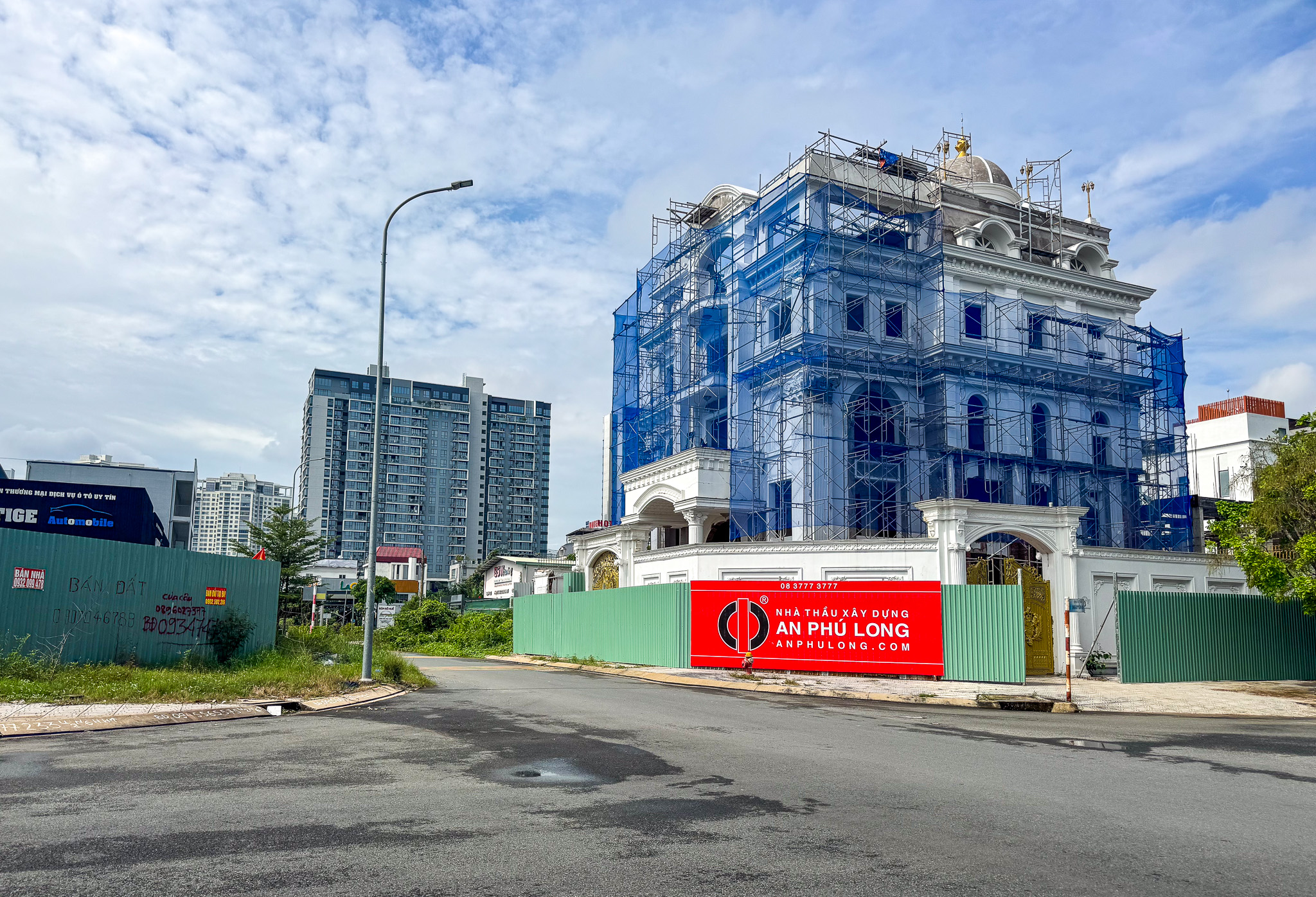 Bất động sản của các nghệ sĩ Việt: Hà Anh Tuấn có duplex trăm tỷ, Đặng Thu Thảo ở biệt thự quận 1, Lý Nhã Kỳ sở hữu cả một lâu đài - Ảnh 9