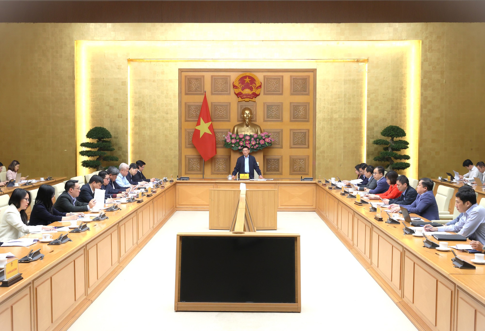 Phó Thủ tướng Hồ Đức Phớc: Phấn đấu CPI năm 2025 tăng khoảng 3,3% - Ảnh 1