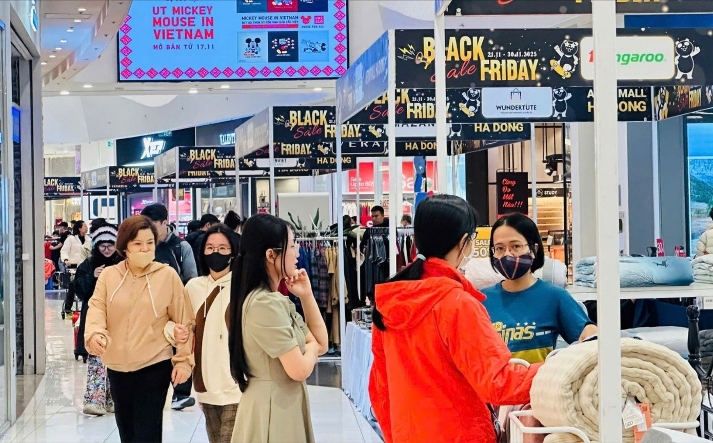 Black Friday: Người tiêu dùng thắt chặt chi tiêu, lựa chọn kỹ - Ảnh 1