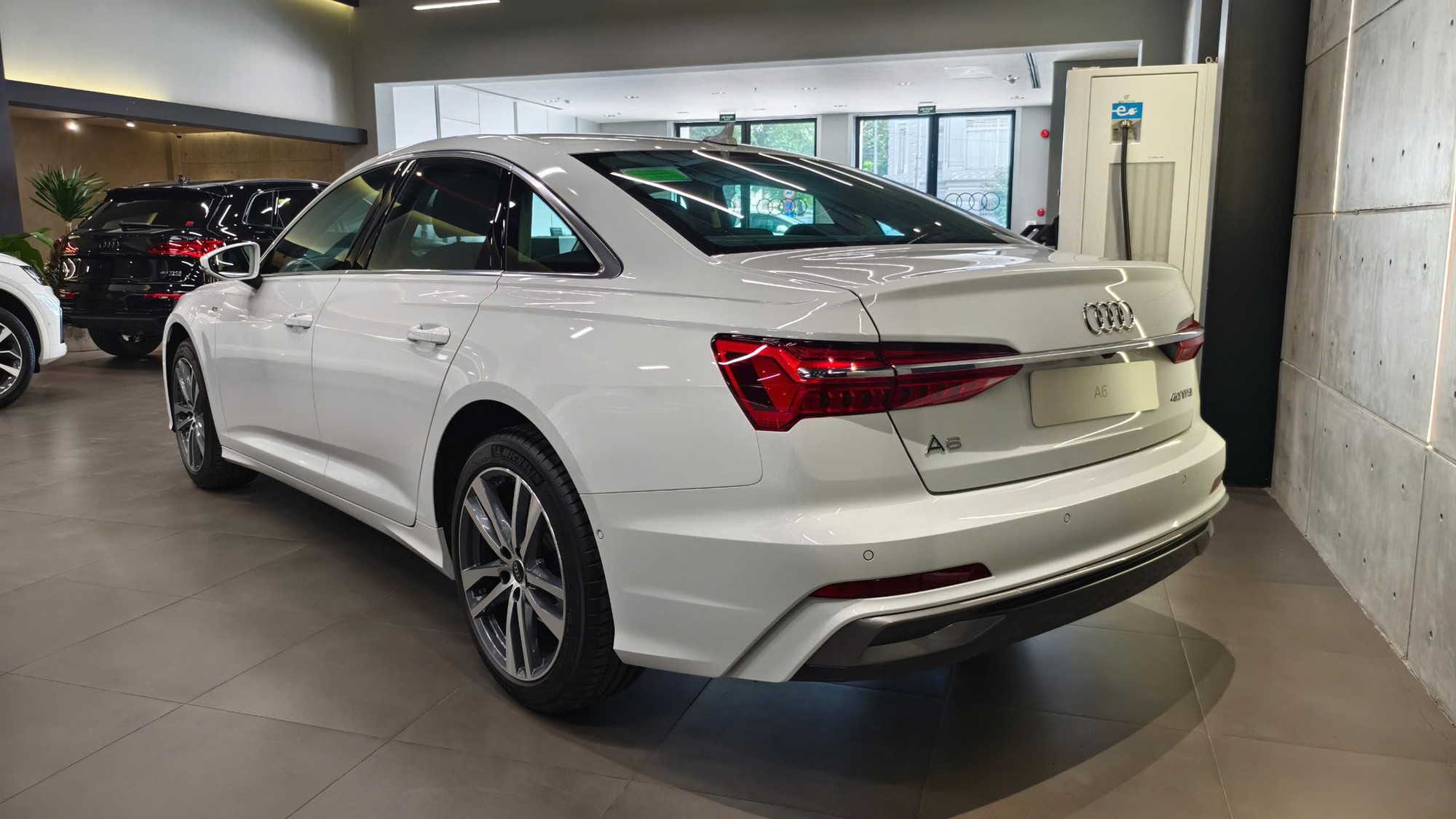 Loạt xe Audi giảm giá mạnh cuối năm tại Việt Nam: Giảm nhiều nhất gần 380 triệu đồng, phần lớn là SUV, đáp trả BMW, Mercedes - Ảnh 2