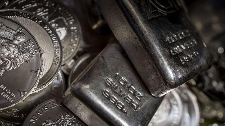 Mỹ đưa bạc vào danh sách khoáng sản quan trọng, mở đường cho áp thuế: “Cơn địa chấn” mới trên thị trường kim loại quý? - Ảnh 1