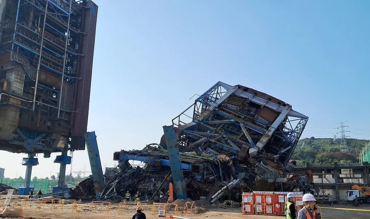 Sập công trình quan trọng tại nhà máy điện Hàn Quốc, nhiều người bị mắc kẹt - Ảnh 3