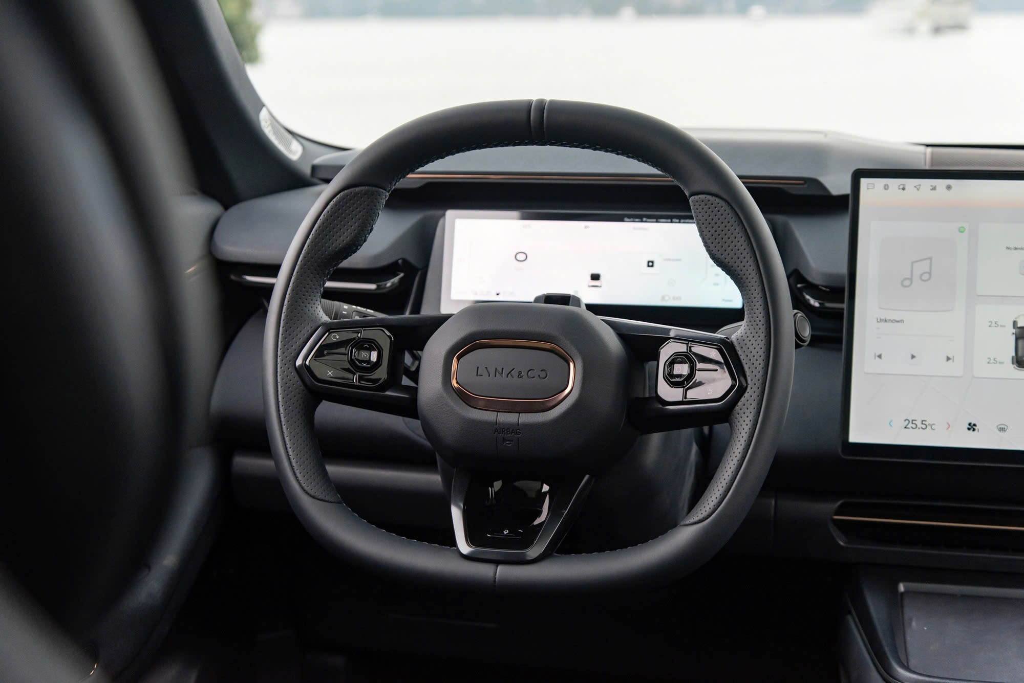 Trải nghiệm Lynk & Co 08: Thiết kế tinh gọn, vận hành êm ái, nhiều tiện nghi hỗ trợ - Ảnh 4