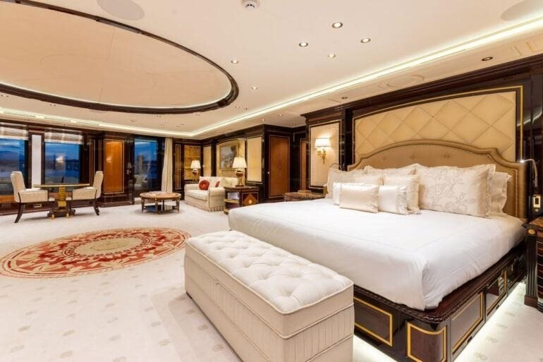 Trong phiên đấu giá mà người tham gia cần có tài sản ít nhất 500 triệu USD, một siêu du thuyền bị tịch thu của Nga trị giá không dưới 300 triệu USD vừa được bán với giá cực ‘rẻ’ - Ảnh 4