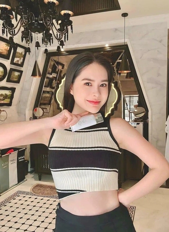 Đoàn Di Băng mếu máo, nắm chặt tay Nguyễn Quốc Vũ khicông an khám nhà, bắt tạm giam - Ảnh 5