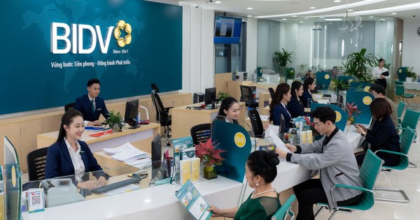 Biên lãi ròng ngân hàng tiếp tục chịu áp lực cuối năm