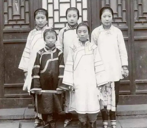 6 bức ảnh hiếm cuối triều Thanh: Chính thất lạnh lùng, thông phòng e dè, diện mạo thái giám gây bất ngờ - Ảnh 2