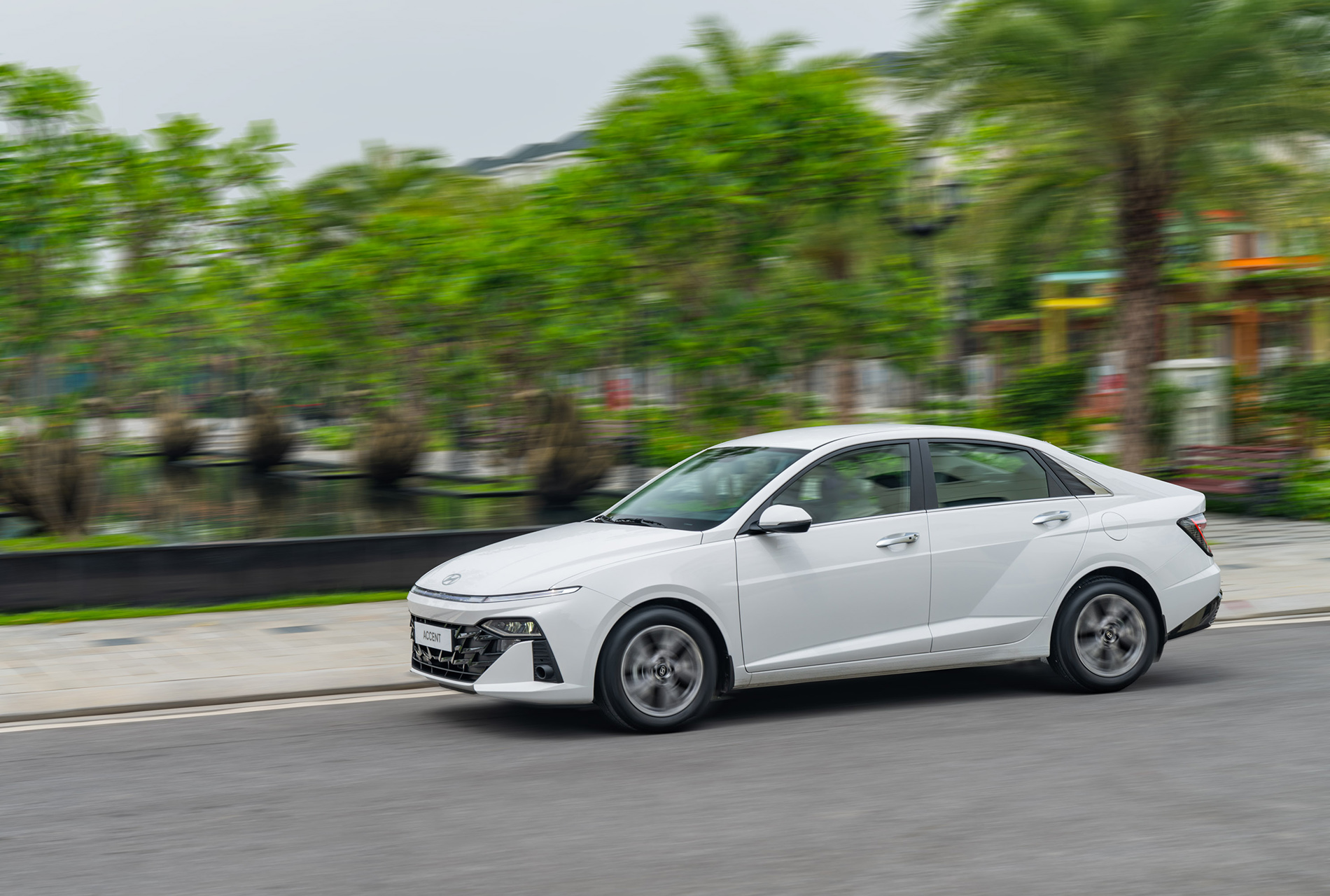 Nhận ưu đãi tối đa 64 triệu, có nên mua Hyundai Accent ngay hay đợi thêm? - Ảnh 2