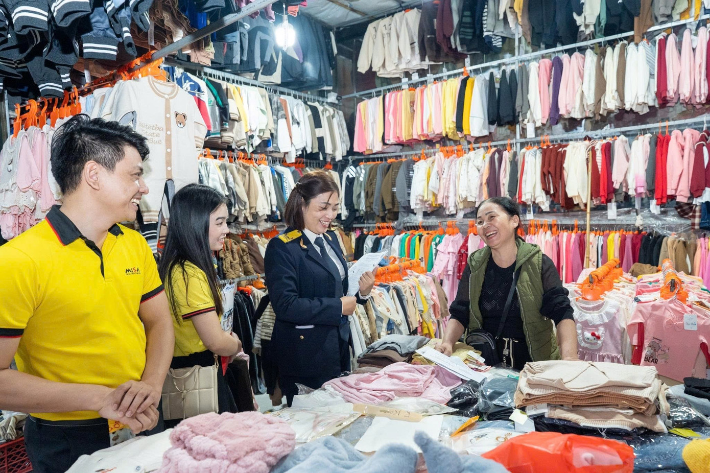 Tập trung hỗ trợ 5 triệu hộ kinh doanh chuyển từ thuế khoán sang kê khai - Ảnh 1