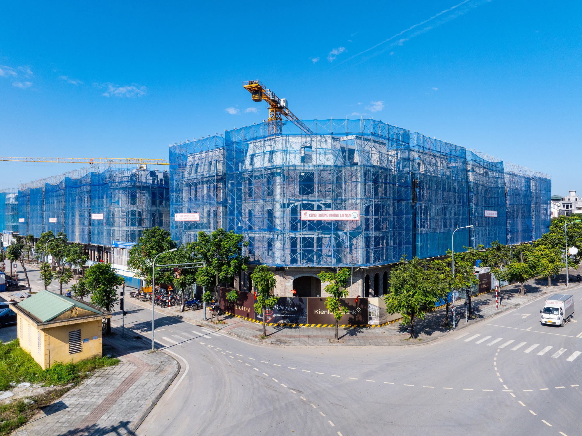 Soi tiến độ thi công các dự án cao cấp của Sunshine Group tại Ciputra và phía Đông Thủ đô - Ảnh 5