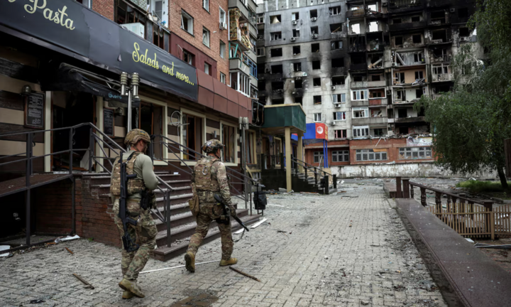 Nga tuyên bố kiểm soát thành phố chiến lược ở Kharkiv, Ukraine bác bỏ - Ảnh 1