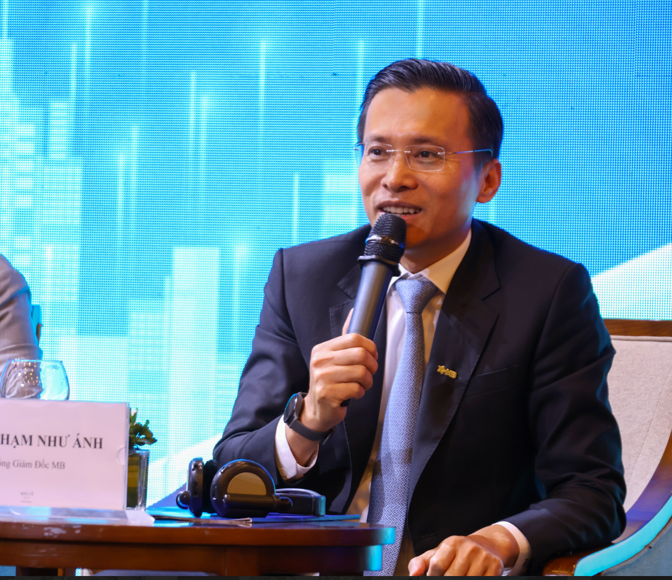 Thấy gì từ việc ngân hàng ồ ạt tăng lãi suất huy động? - Ảnh 1