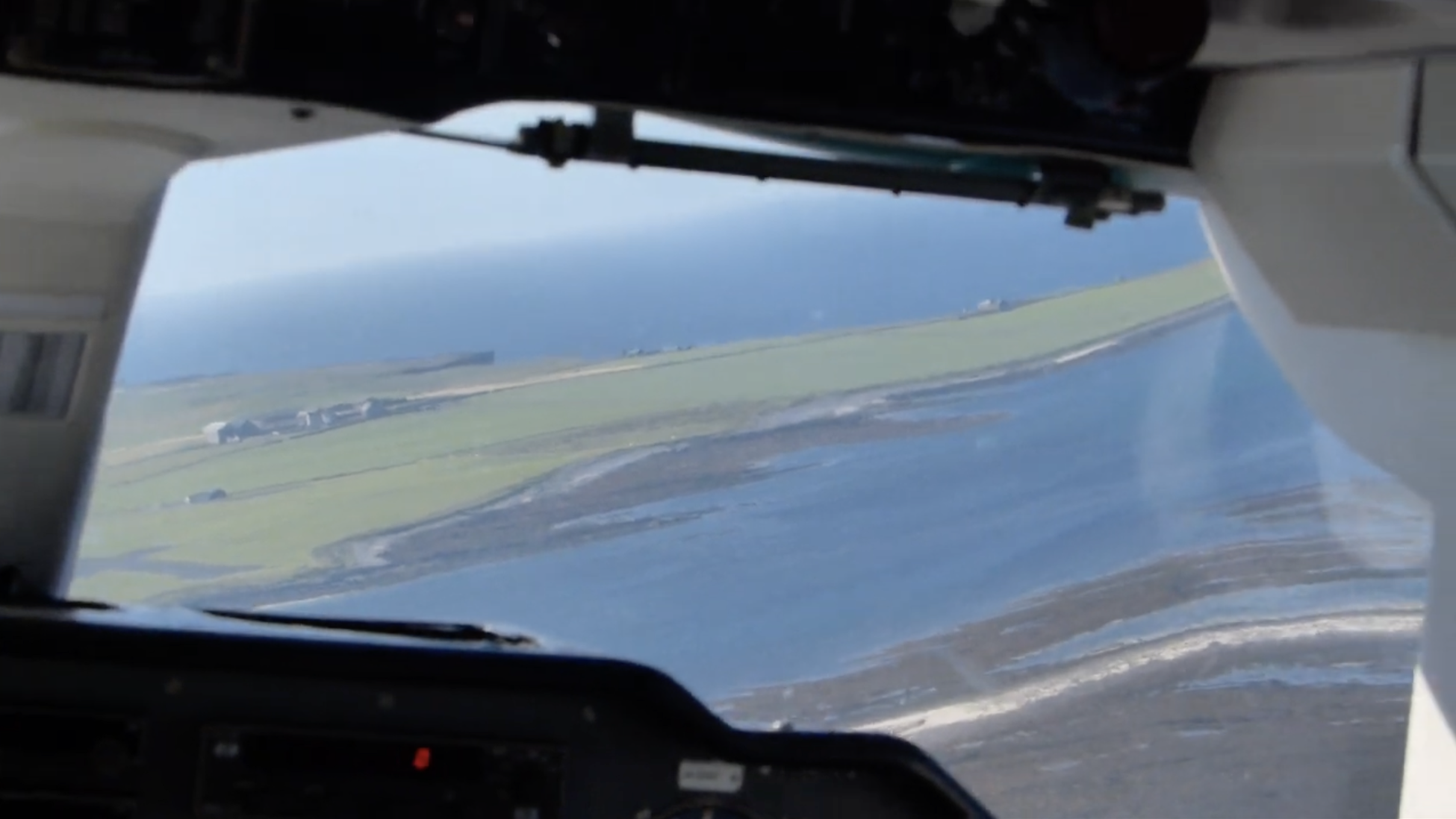 Chuyến bay chưa đến 1 phút đã hạ cánh - Ảnh 3