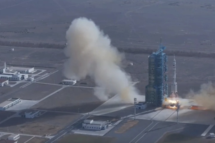 Trung Quốc phóng tàu thay thế lên Thiên Cung giải cứu 3 phi hành gia mắc kẹt - Ảnh 1