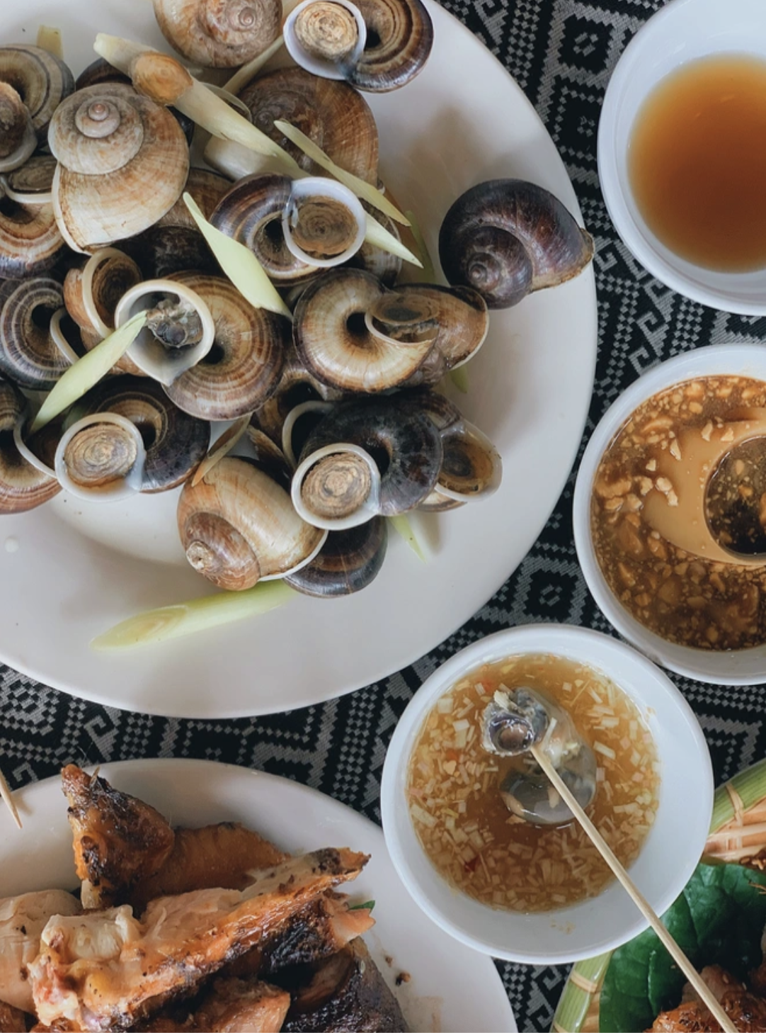 Loài vật tưởng chỉ có dưới nước, ai ngờ còn "bò" lên núi và trở thành đặc sản được săn lùng - Ảnh 4