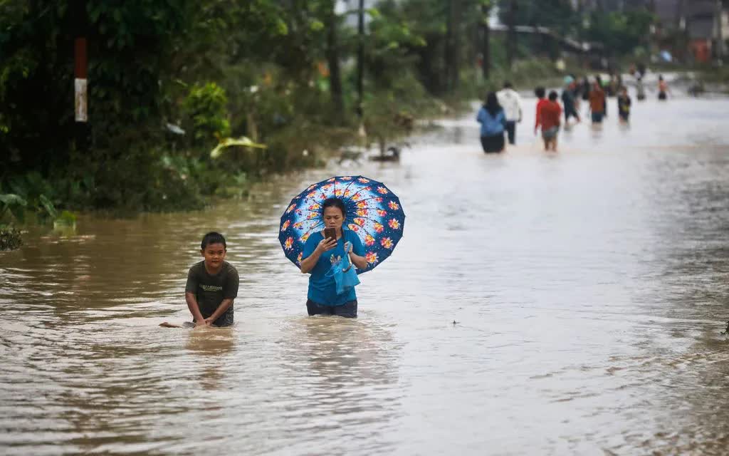 Hơn 300 người thiệt mạng do bão lũ tại Indonesia, Thái Lan và Malaysia - Ảnh 1