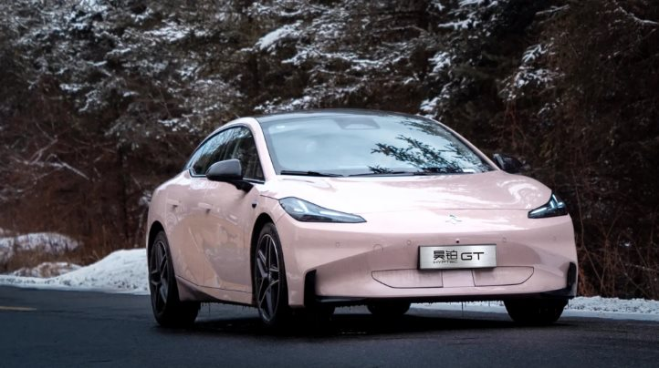 Một đối thủ của Toyota Camry vừa trình làng: Giá khởi điểm hơn 500 triệu đồng, 1 lần sạc đi 630 km - Ảnh 2