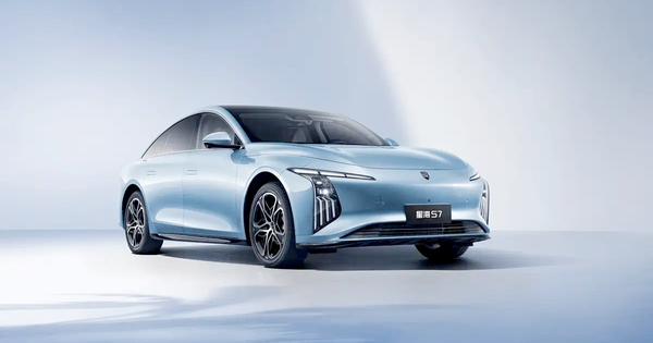 'Ông trùm' xe tải tại Việt Nam ra mắt xe điện giá hơn 400 triệu đồng: ngang cỡ Toyota Camry, đi Hà Nội-Quảng Trị chỉ trong 1 lần sạc