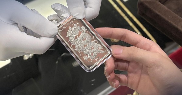 Giá bạc ổn định trên 51 triệu đồng/kg