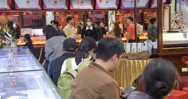 Sàn giao dịch vàng: Chọn mô hình nào?