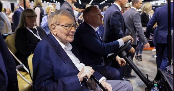 Warren Buffett bán ròng cổ phiếu liên tục 12 quý, âm thầm tiếp tục 'xả hàng' Apple