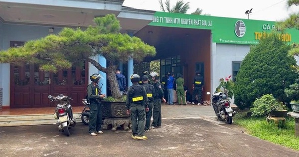 Bắt tạm giam giám đốc chi nhánh và một nhân viên vụ sản xuất cà phê giả