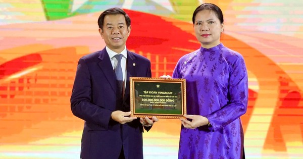 Hưởng ứng lời kêu gọi của Thủ tướng, Vingroup, Petrovietnam (PVN) và các doanh nghiệp ủng hộ 400 tỷ đồng cho miền Trung tại Hội chợ Mùa Thu 2025