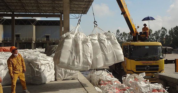 Hàng trăm nghìn tấn hàng của Việt Nam ồ ạt tràn sang Lào với giá đắt đỏ: Thuế xuất khẩu 5%, nước ta là ông trùm khu vực ASEAN