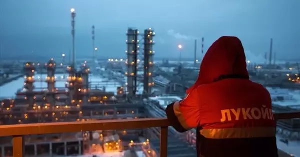 Các tập đoàn phương Tây thu lợi lớn khi Kyiv tấn công nhà máy lọc dầu