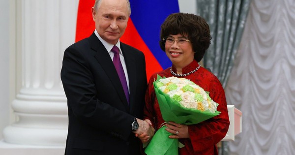 Tổng thống Putin nói gì khi trao huân chương cho một nữ doanh nhân Việt giữa Điện Kremlin?