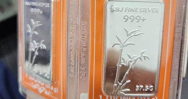 Giá bạc hôm nay 5-11 xuống thấp nhất 1 tháng, người "đu đỉnh" méo mặt