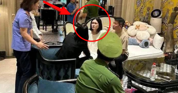 Đoàn Di Băng mếu máo, nắm chặt tay Nguyễn Quốc Vũ khicông an khám nhà, bắt tạm giam