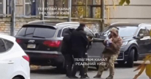 ‘Xe buýt hóa’ lan tới trường học: Giáo viên bị bắt giữa giờ – Ukraine khủng hoảng quân số