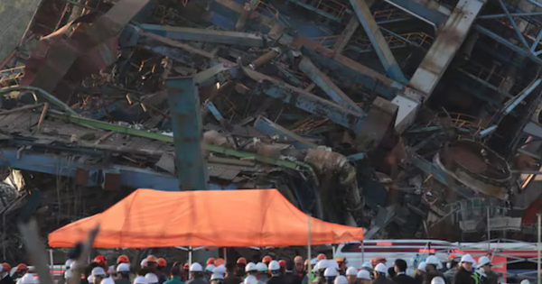 Sập công trình quan trọng tại nhà máy điện Hàn Quốc, nhiều người bị mắc kẹt